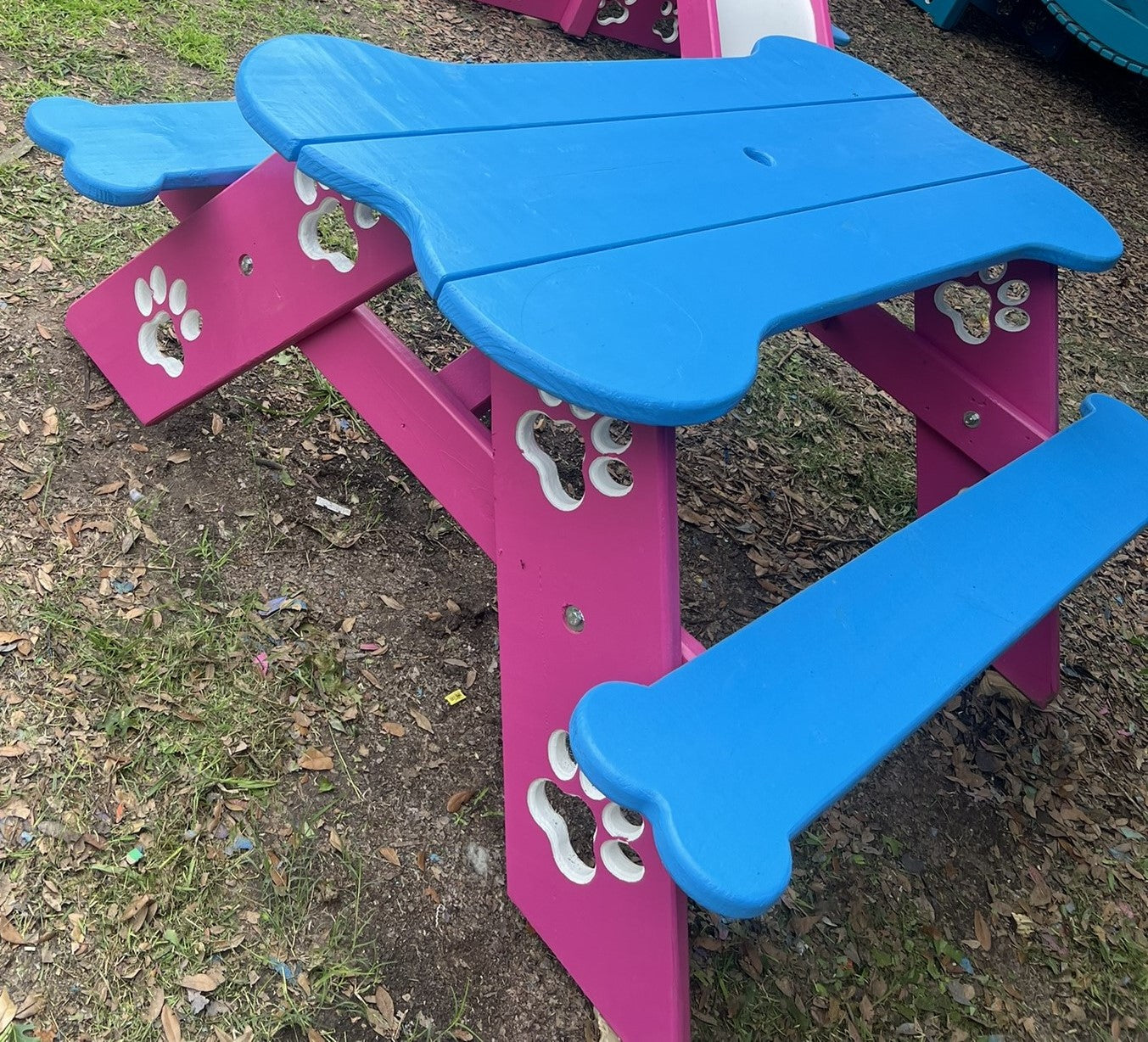 Puppy Scapes Picnic Table