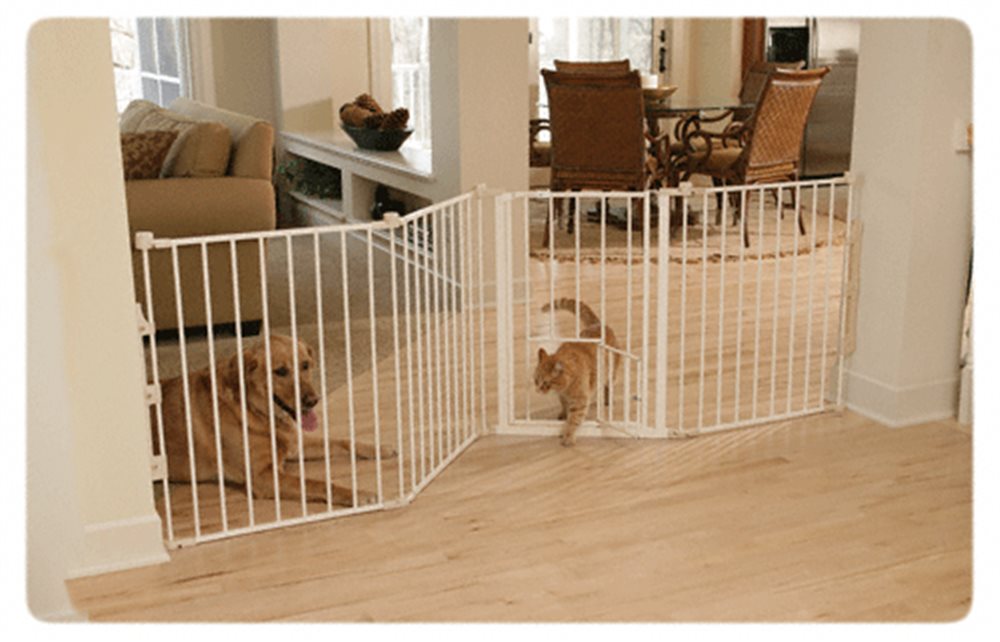 Carlson Flexi Walk-Thru Gate with Pet Door