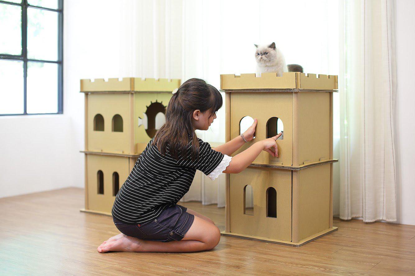 Petique London Bridge Cat House